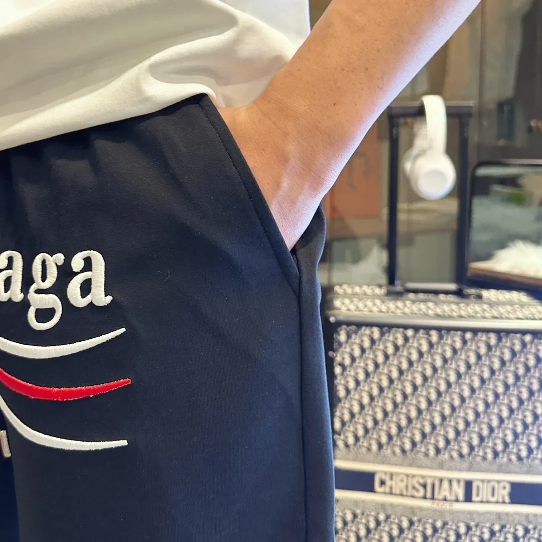 Balenciaga's three-standard complete 2026 summer New Arrival men's casual shorts, advanced custom-made Breathable fabric, Breathable fabric, extremely stretchy and comfortable, impeccable details, top-grade accessories, original logo design concept, delicate and soft feel! The upper body fit is awesome! Size: M-XXXL Please state your height and weight when ordering